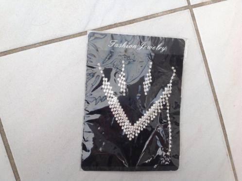 nieuwe set sieraden diamanten, Sieraden, Tassen en Uiterlijk, Kettingen, Nieuw, Overige materialen, Zilver, Ophalen of Verzenden