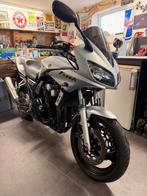 Yamaha FZS 600 Fazer zilvergrijs, Motoren, Motoren | Yamaha, 4 cilinders, Particulier, Meer dan 35 kW, Toermotor