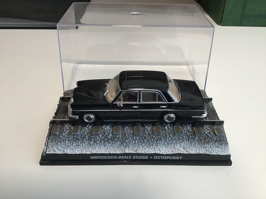 James Bond 007 Collection, Mercedes-Benz 250 SE “octopussy”., Hobby en Vrije tijd, Modelauto's | 1:43, Ophalen of Verzenden, Zo goed als nieuw
