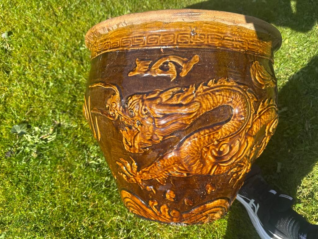 Grote bloempot met drakenmotief, Tuin en Terras, Bloempotten, Ophalen, Gebruikt, 40 cm of meer, Rond