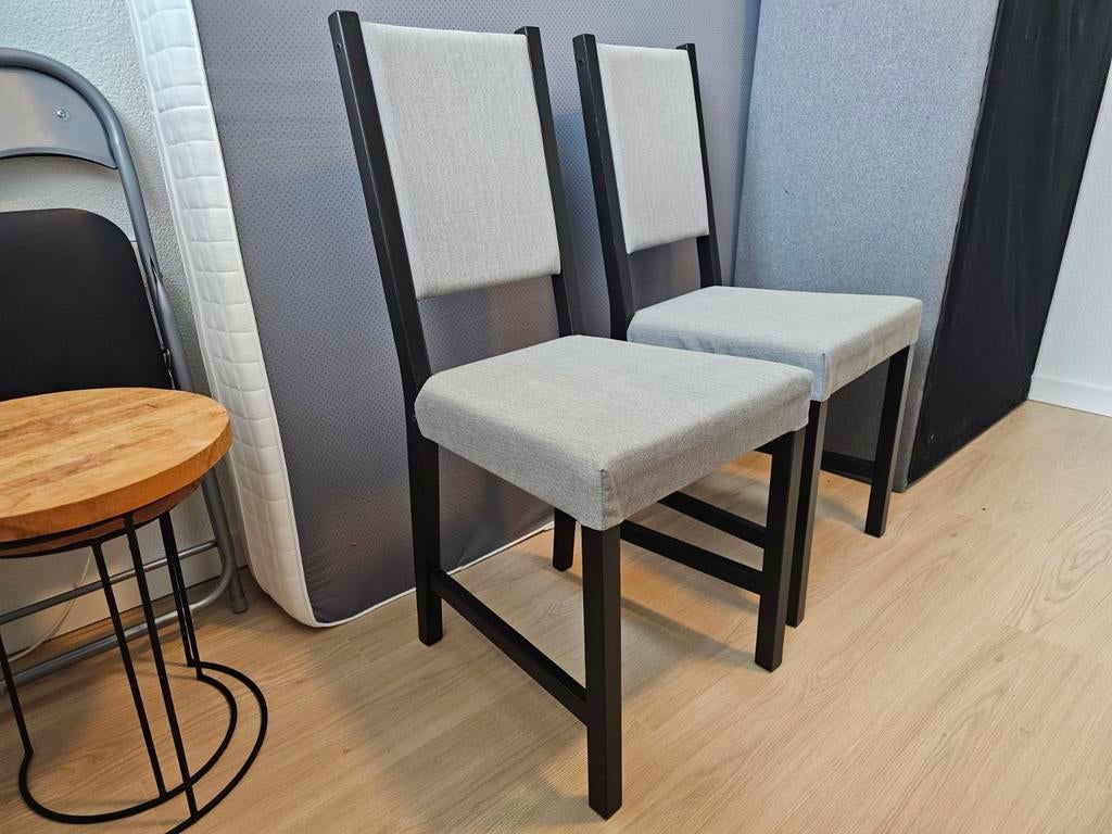 Set van 2 IKEA eetkamerstoelen - Grijs en Zwart, Ophalen, Twee, Zo goed als nieuw, Stof