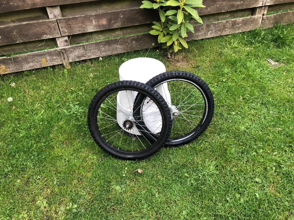 :Set wielen 20 inch , achterwiel met terugtraprem/vouwfits, Fietsen en Brommers, Fietsen | Vouwfietsen, Ophalen of Verzenden, Gebruikt