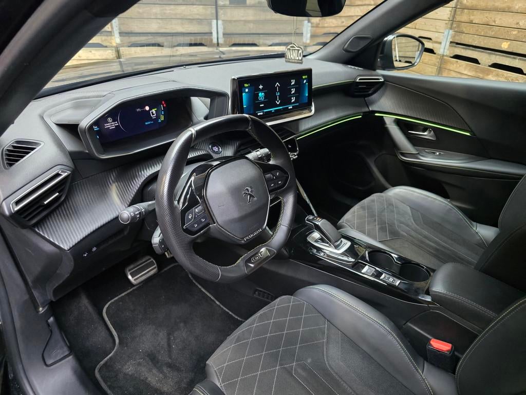 Peugeot E-2008 EV GT Pack 50 kWh FULL LED Navi Clima Stoelve, Auto's, 330 km, 136 pk, Gebruikt, Zwart