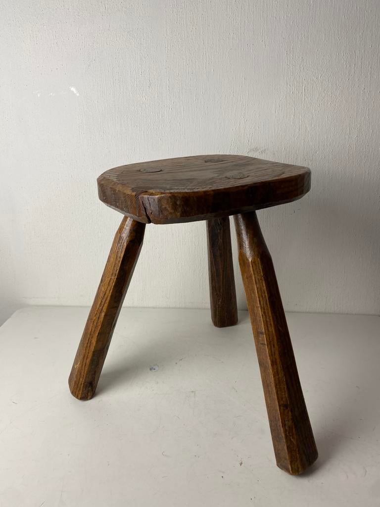 Eikenhouten melk-krukje