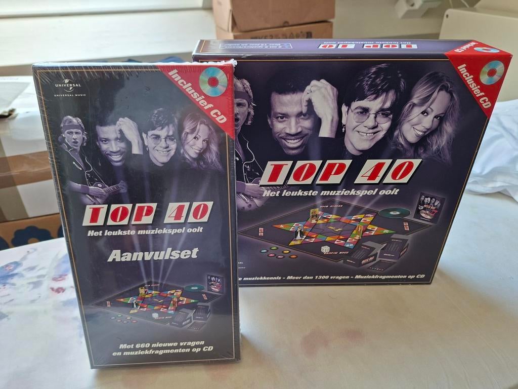 Top40 het leukste muziekspel ooit met uitbreidingsset!, Hobby en Vrije tijd, Gezelschapsspellen | Bordspellen, Nieuw, Vijf spelers of meer