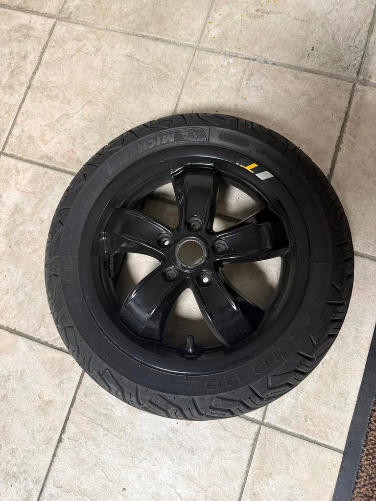 Vespa gts300 HPE velg met band., Motoren, Tuning en Styling, Ophalen of Verzenden