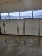 Advertentie 1. Twee kledingrekken, Ophalen