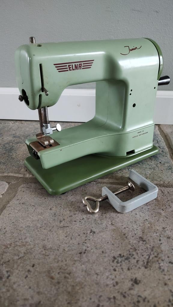 Elna Junior kindernaaimachine met tafelklem jaren 60, Ophalen of Verzenden, Gebruikt, Naaimachine, Overige merken