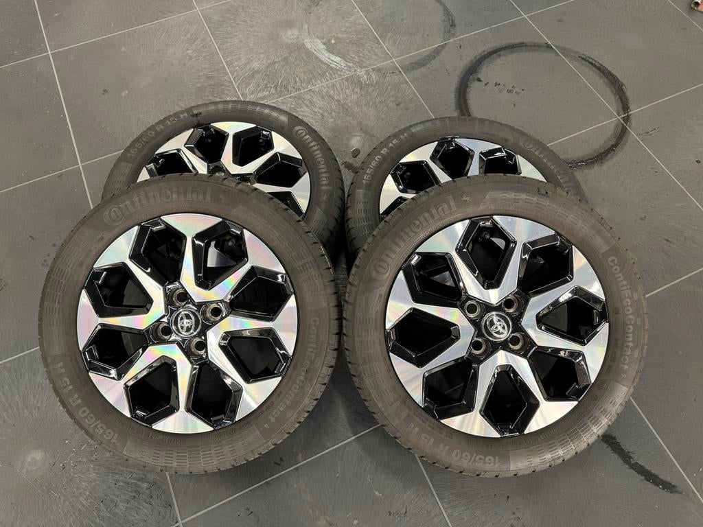 Originele Toyota Aygo lichtmetalen velgenset 15 inch 4x100, Auto-onderdelen, Banden en Velgen, Ophalen, Gebruikt, 15 inch, Velg(en)