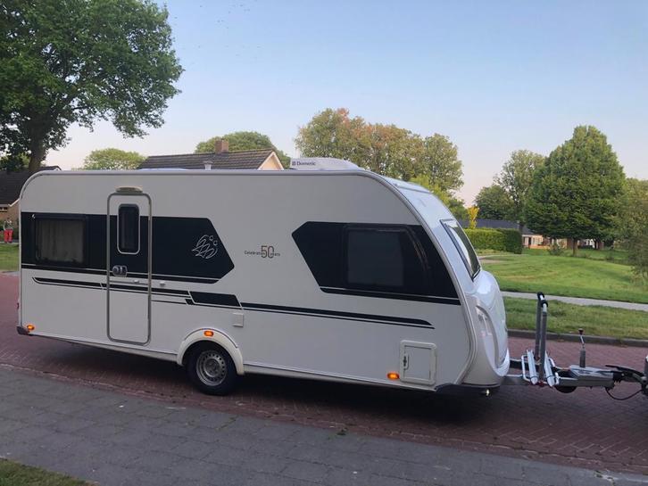 Knaus 500 FU Celebration 50 year editie, Caravans en Kamperen, Caravans, Particulier, tot en met 4, 1250 - 1500 kg, Rondzit, Knaus