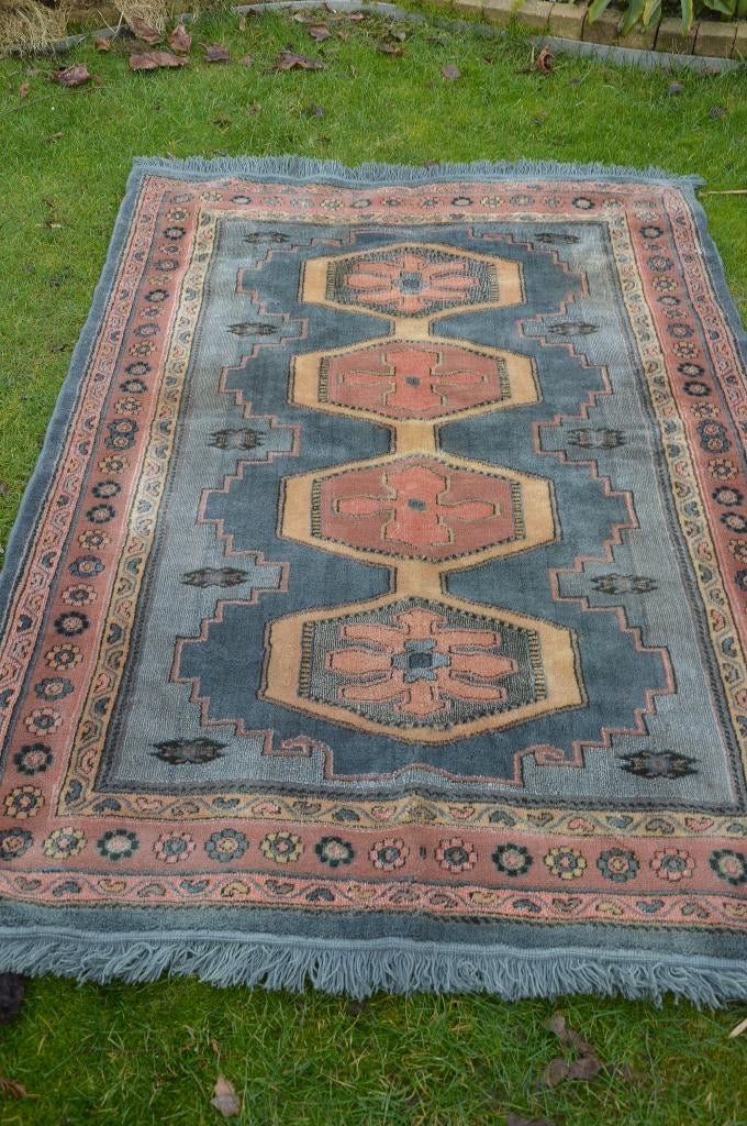 vintage rechthoekig smyrna vloerkleed/ tafelkleed met franje, Huis en Inrichting, Stoffering | Tapijten en Kleden, Gebruikt, 100 tot 150 cm