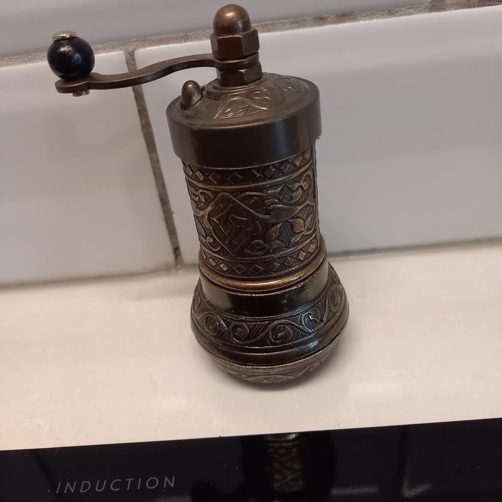 Vintage/antieke CAN messing/brons peper/koffie molen, Antiek en Kunst, Antiek | Koper en Brons, Ophalen of Verzenden