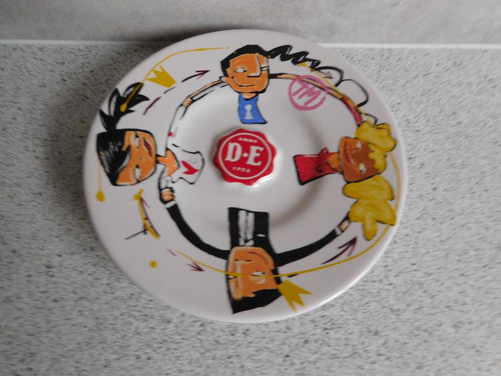 Schotel 15 cm. Selwyn Senatori Douwe Egberts, Ophalen of Verzenden, Zo goed als nieuw, Overige stijlen, Kop(pen) en/of Schotel(s)
