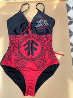Gaaf badpak Zwart/Rood bruin achtig van Amon Amarth Maat S, Gaaf badpak Zwart/Rood bruin achtig van Amon Amarth Maat S, Nieuw