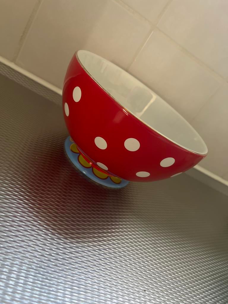 Oilily rode stippen schaal, Ophalen of Verzenden, Overige stijlen, Porselein, Schaal of Schalen