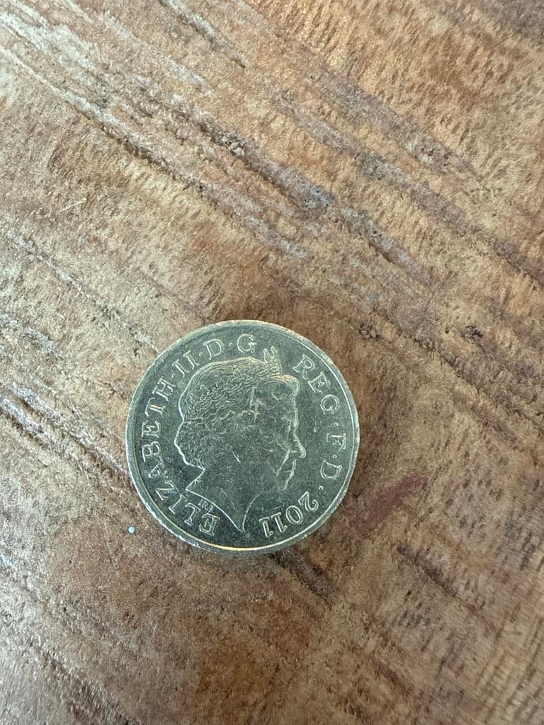 Britse 1 Pond munt 2011 - Koningin Elizabeth II, Postzegels en Munten, Munten | Europa | Niet-Euromunten, Ophalen of Verzenden