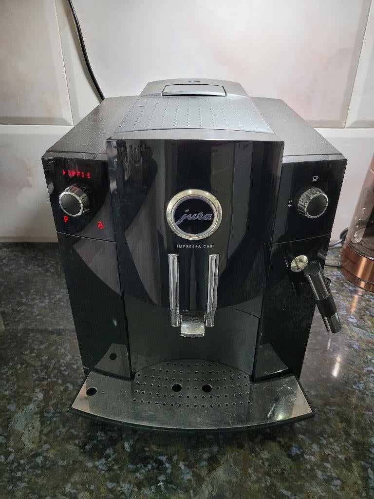 JURA IMPRESSA C60 koffiebonen machine, 10 kopjes of meer, Koffiemachine, Zo goed als nieuw, Afneembaar waterreservoir