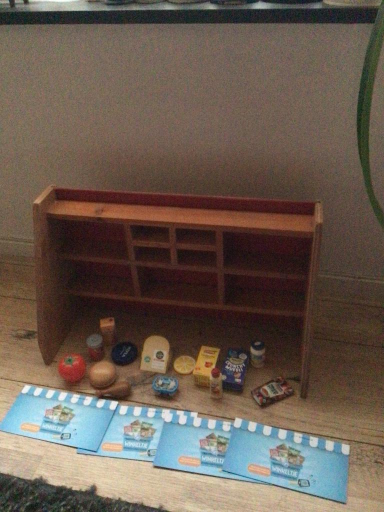 Houten winkeltje, Kinderen en Baby's, Speelgoed | Houten speelgoed, Ophalen of Verzenden, Gebruikt, Meubelstuk of Keukentje