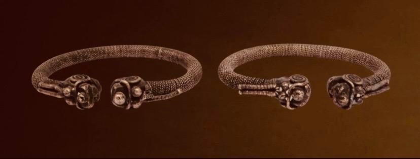 2  armbanden Chinees draak  Indisch ? Moet toetsen op zilver, Verzenden