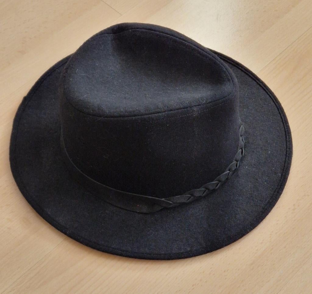 Hoed, zwart, omtrek 56/57 cm, Ophalen of Verzenden, Zo goed als nieuw, 56 of 57 cm (M, 7 of 7⅛ inch)