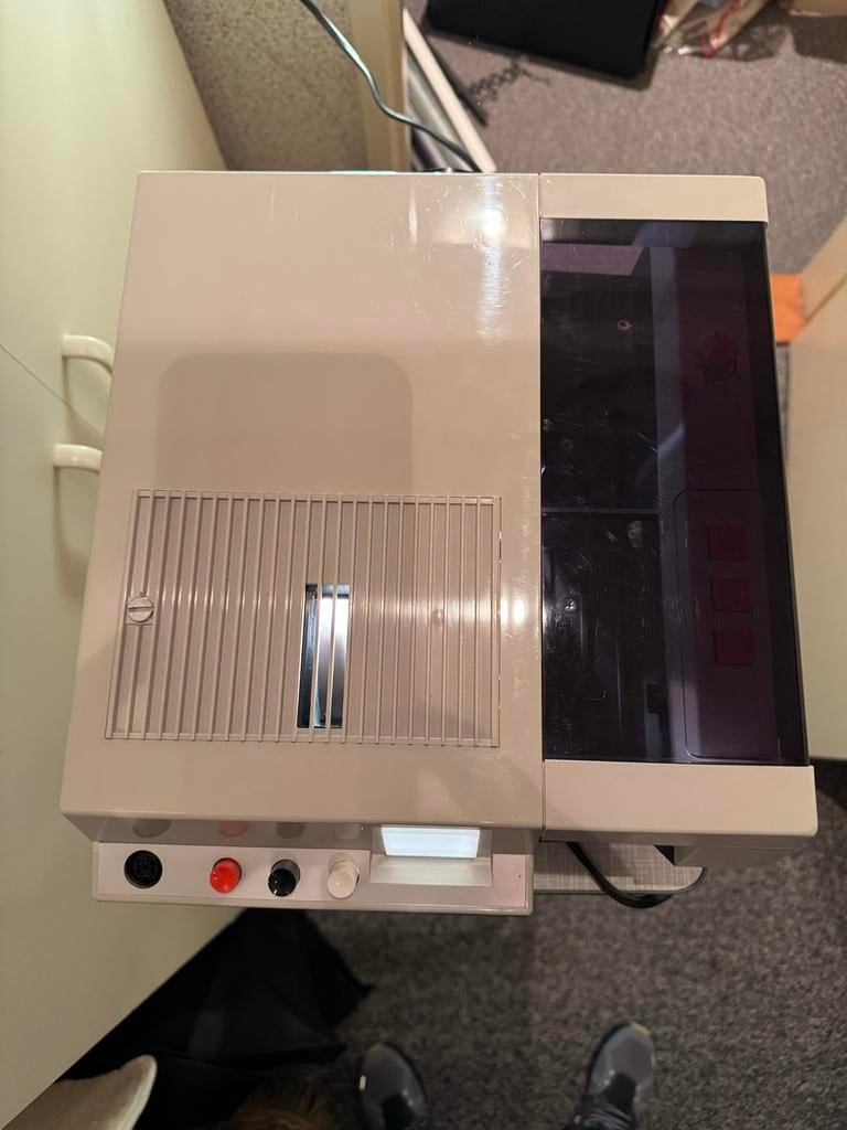 Revue 2500 diaprojector set met scherm en Rollei P37A, Ophalen, Gebruikt, Met scherm