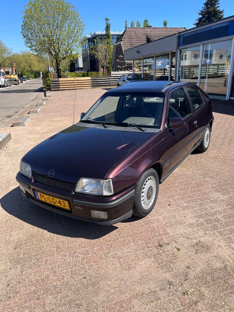 Opel Kadett 2.0 GSI 16V U9 1989 Rood, Auto's, Voorwielaandrijving, Stof, Beige, 156 pk