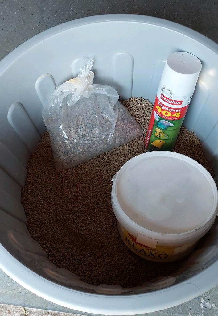 Diversen: Ton, voer, grit, klaxo, houtsnippers, D. aarde etc, Dieren en Toebehoren, Pluimvee | Toebehoren, Drinken en Voederen