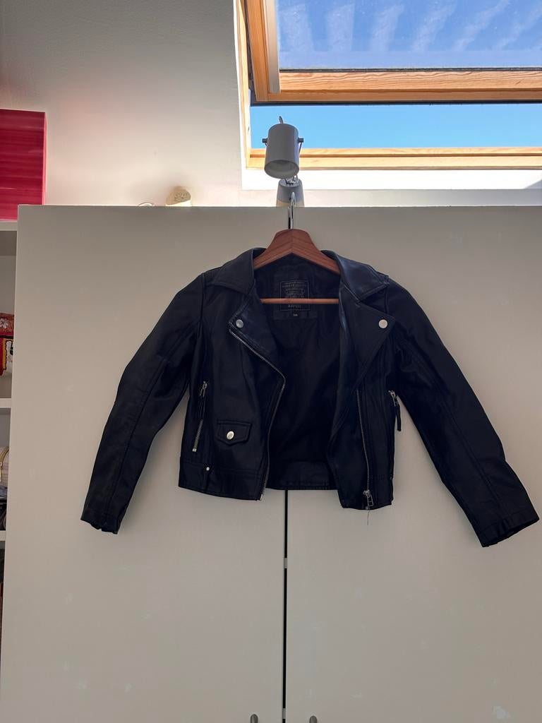 Stoer zwart leren jack Here+There (C&A) voor kinderen, Kinderen en Baby's, Kinderkleding | Maat 134, Ophalen of Verzenden, Gebruikt