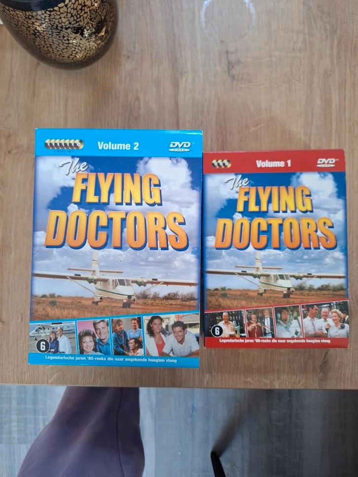The Flying Doctors - Volume 1 & 2 (DVD Boxset), Cd's en Dvd's, Dvd's | Tv en Series, Zo goed als nieuw, Drama, Boxset, Vanaf 6 jaar