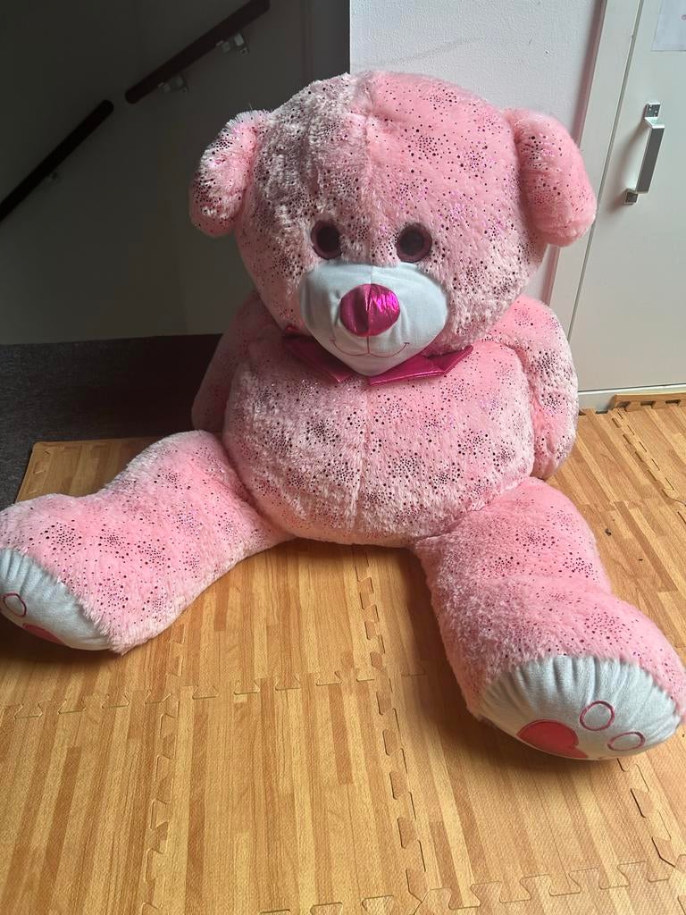 Grote Roze Knuffelbeer met Glitters - Zo goed als nieuw, Ophalen, Beer, Zo goed als nieuw, Met kleding of accessoire