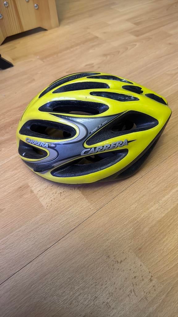 Carrera fietshelm maat m, Fietsen en Brommers, Ophalen, Zo goed als nieuw