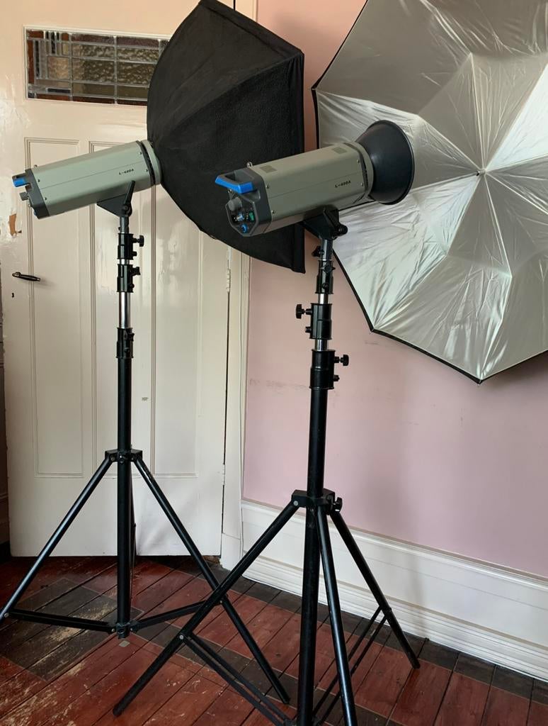 2 studioflitsers met paraplu’s en softbox, Ophalen
