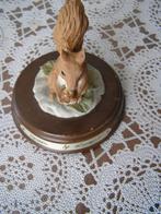 beeldje Leonardo, Squirrle ,eekhoorn met noot, gaaf. 10 cm, Ophalen of Verzenden, Zo goed als nieuw, Dier
