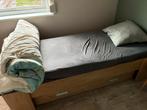 1 persoons bed met bedla, lattenbodem. Vergrijsd eiken., 85 tot 100 cm, Ophalen of Verzenden, Zo goed als nieuw, Lattenbodem