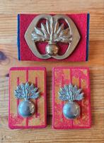 Baretembleem + kraagspiegels Garde Grenadiers, Verzamelen, Ophalen of Verzenden, Landmacht, Nederland, Embleem of Badge