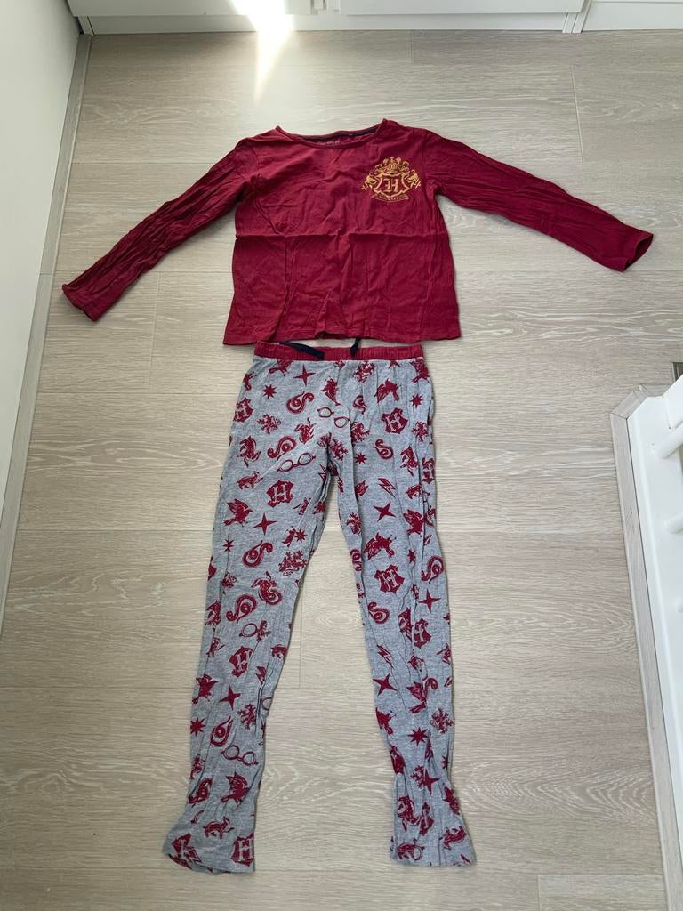 Harry Potter Pyjama Hogwarts Rood Grijs Maat 146/152, Ophalen of Verzenden, Gebruikt, Gebruiksvoorwerp