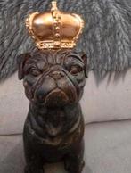 Beeldje Mopshond met Kroon - Unieke Decoratie, Verzamelen, Ophalen of Verzenden, Nieuw, Dier