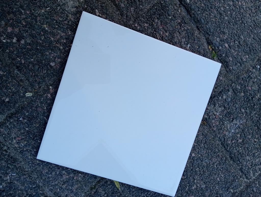 Wit vierkant wandtegeltje 11 stuks, jaren 70, 20x20 cm, Doe-het-zelf en Verbouw, Tegels, Ophalen, Keramiek, 20 tot 40 cm, Minder dan 5 m²