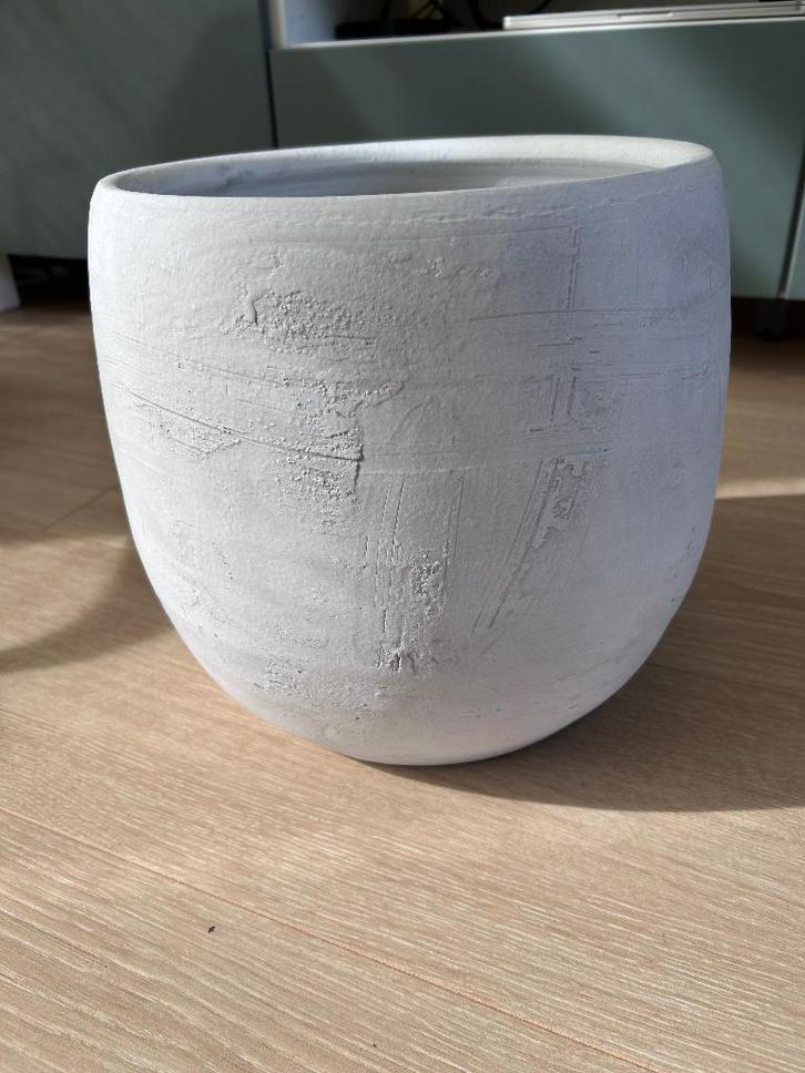 Sierpot wit 33x28cm, Tuin en Terras, Bloempotten, Zo goed als nieuw, Aardewerk, Binnen, Minder dan 40 cm, 25 tot 40 cm, Rond, Ophalen