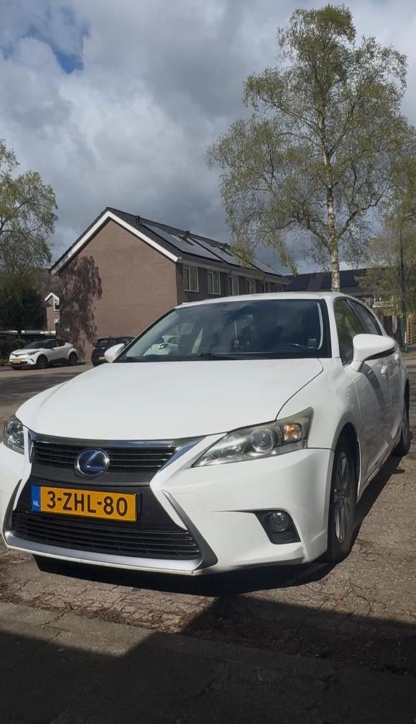 Lexus CT-H 200H 1.8 Hybrid 2014 Wit, Auto's, Lexus, Alcantara, Wit, Origineel Nederlands, 75 €/maand