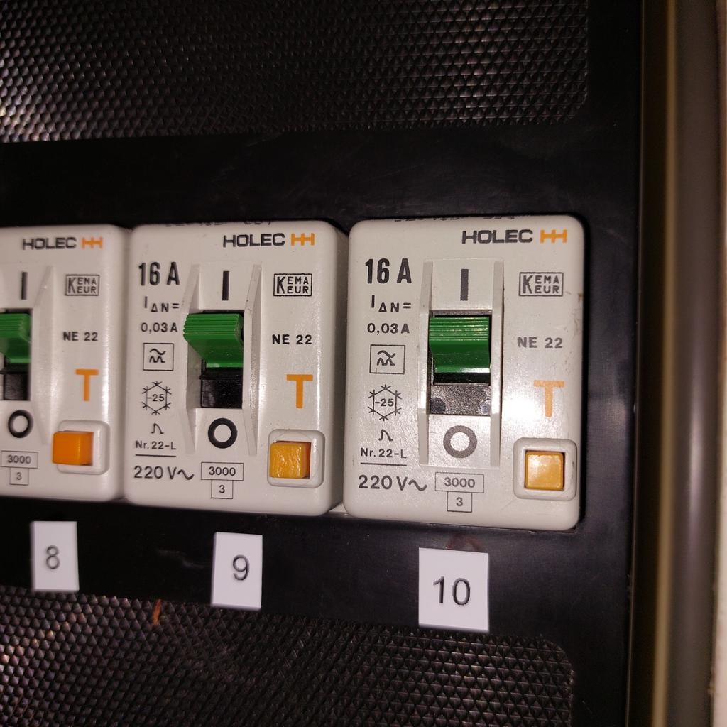 Gezocht, Holec automaat met ingebouwde aardlek., Ophalen of Verzenden