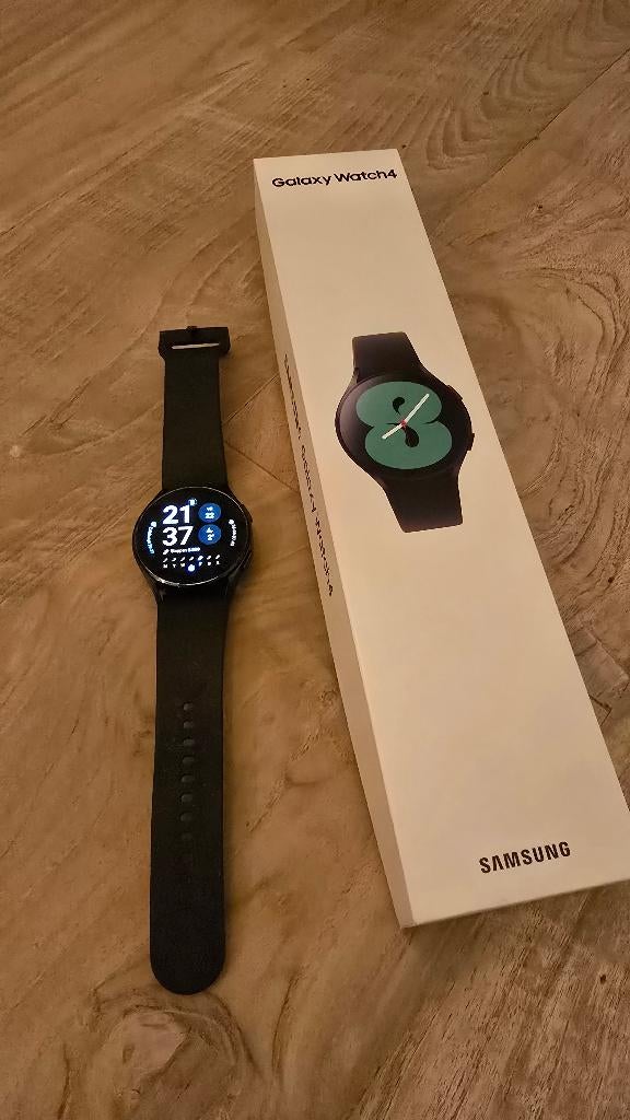 Te koop een smartwatch: Samsung Galaxy Watch 4, Gebruikt, Afstand, Zwart, Samsung ⌚️