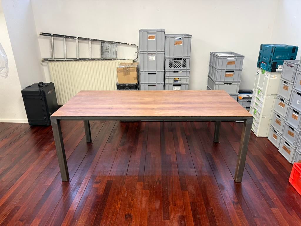 Heerenhuis design tafel model CTR, Ophalen