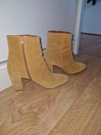 Sissy Boy suède enkellaarsjes okergeel maat 41, Geel, Lage of Enkellaarzen, Ophalen of Verzenden, Zo goed als nieuw