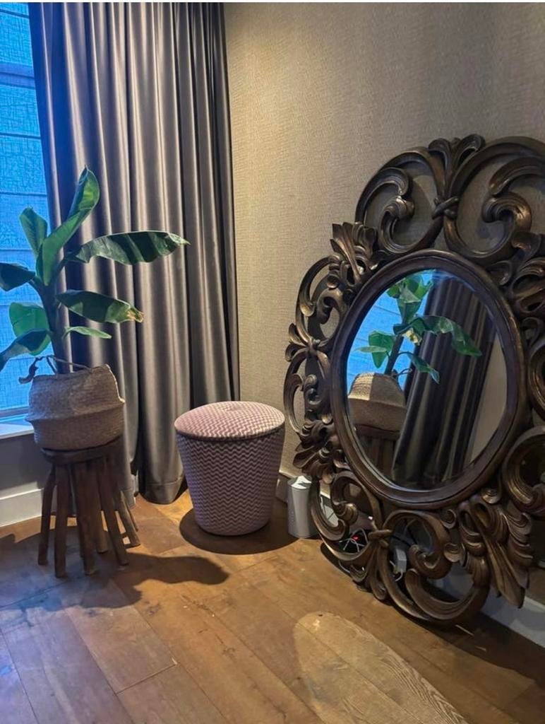 Grote spiegel met bewerkt houten frame, Huis en Inrichting, Woonaccessoires | Spiegels, Ophalen, Gebruikt, 100 tot 150 cm, Rond