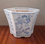 Vintage grote/zware Chinese 6-hoekige wit/blauwe bloempot, Gebruikt, Binnen, Ophalen of Verzenden, Overige vormen