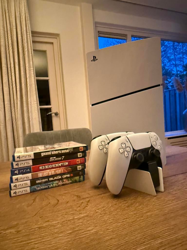 PlayStation 5 Slim | 2 controllers | 6 games, Spelcomputers en Games, Ophalen of Verzenden, Zo goed als nieuw