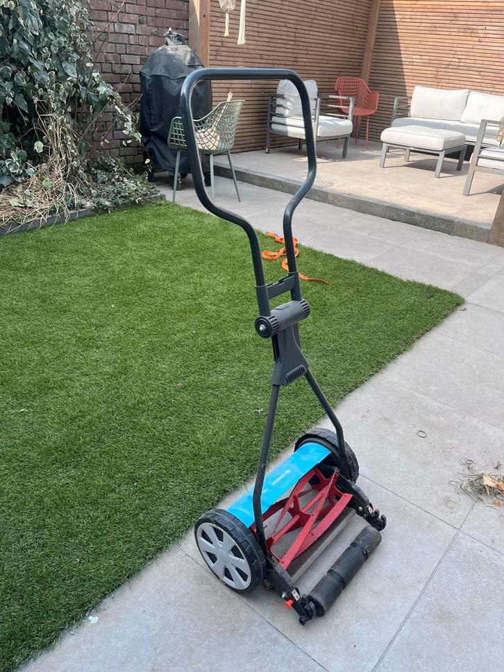 Gardena grasmaaier in goede staat, Tuin en Terras, Grasmaaiers, Gebruikt, Handgrasmaaier, 30 t/m 39 cm, Kooimesmaaier, Ophalen