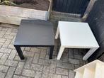 Gratis: Twee IKEA LACK bijzettafels, zwart en wit, Ophalen, Minder dan 45 cm, Minder dan 55 cm, Gebruikt