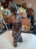 Vintage houten beeldje van knielende vrouw, Ophalen of Verzenden